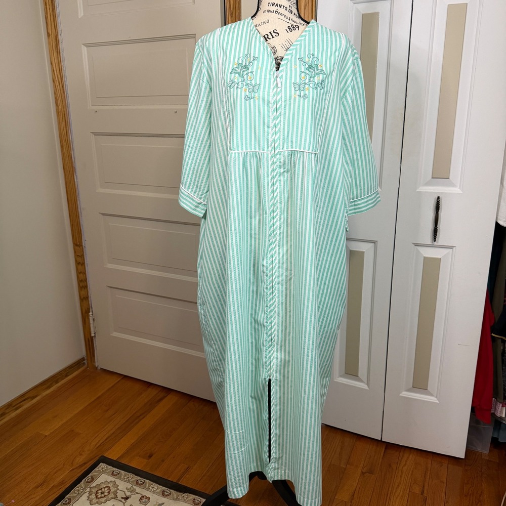 Collections Etc Womens XLG Zip Front Robe Mint Green White‎ Stripe Embroidered